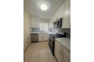 7903 Sw 9th St North Lauderdale, FL 33068 - Off Market