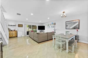 547 N Pine Island Rd 25, Plantation, FL 33324 - MLS#F10531882
