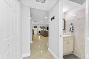 547 N Pine Island Rd 25, Plantation, FL 33324 - MLS#F10531882
