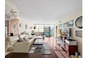 800 Parkview Drive, Hallandale Beach, FL 33009 - MLS#F10531931