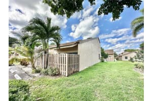8011 Sw 22nd Ct 8011, Davie