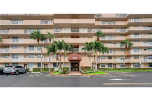 250 Jacaranda Dr 304, Plantation, FL 33324 - MLS#F10532193