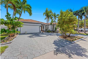 16757 Nw 91st Ct, Hialeah
