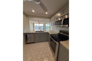 9 Royal Palm Way 6040, Boca Raton