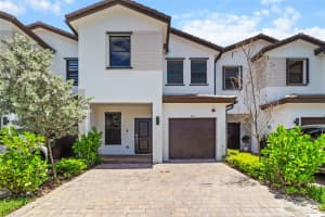 221 SW 159th Way, Pembroke Pines, FL 33027 - MLS#F10532447