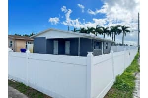 818 Avenue U, Riviera Beach, FL 33404 - MLS#F10532598