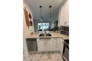 711 SW 122nd Ave, Pembroke Pines, FL 33025 - MLS#F10532667