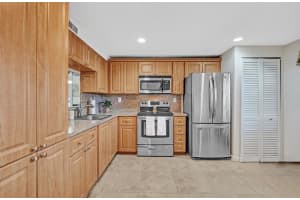 900 Colony Point Circle, Pembroke Pines, FL 33026 - MLS#F10532673