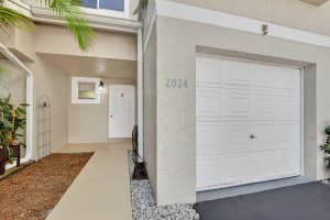 2024 Discovery Circle, Deerfield Beach, FL 33442 - MLS#F10532718