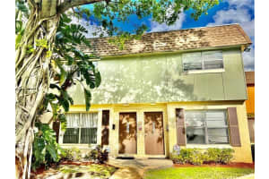 4707 NW 9th Dr 4707, Plantation, FL 33317 - MLS#F10532773