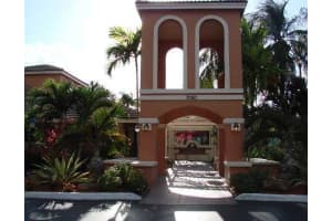 7130 Nw 179th St 302, Hialeah