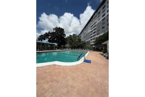 4001 Hillcrest Dr 1012, Hollywood
