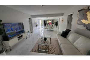 1801 Presidential Way, West Palm Beach, FL 33401 - MLS#F10532875