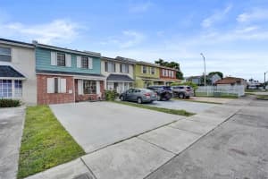 1732 W 72nd St 1732, Hialeah, FL 33014 - MLS#F10533140