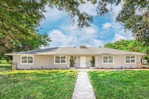 300 Riomar Dr, Port Saint Lucie, FL 34952 - MLS#F10533326