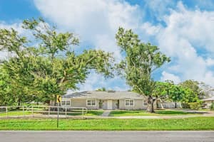 300 Riomar Dr, Port Saint Lucie, FL 34952 - MLS#F10533326