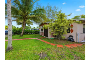 1090 NW 123rd St, North Miami, FL 33168 Sold 12/26/25