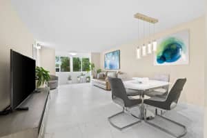 9660 Sunrise Lakes Boulevard, Sunrise, FL 33322 - MLS#F10533404