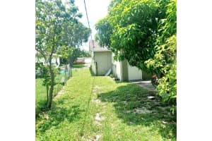 1621 42nd St, West Palm Beach, FL 33407 - MLS#F10533418