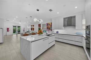 21 NE 25th St, Wilton Manors, FL 33305 - MLS#F10533501