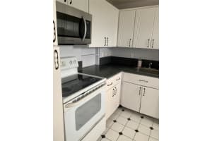 5700 NW 2nd Ave, Boca Raton, FL 33487 - MLS#F10533601