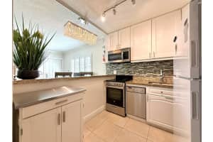 2124 NE 5th Ave 101, Wilton Manors, FL 33305 - MLS#F10533634