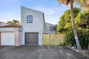 586 NW 46th Ave, Delray Beach, FL 33445 - MLS#F10533639