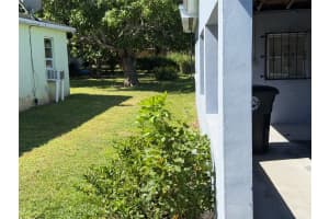 703 N 17th St, Fort Pierce, FL 34950 - MLS#F10533879