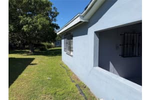 703 N 17th St, Fort Pierce, FL 34950 - MLS#F10533879