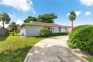 9608 NW 67th St, Tamarac, FL 33321 - MLS#F10533949
