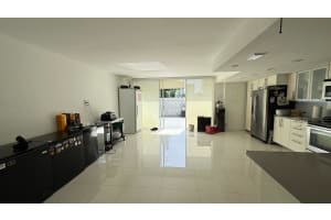 916 NE 27th Ave, Hallandale Beach, FL 33009 - MLS#F10534363