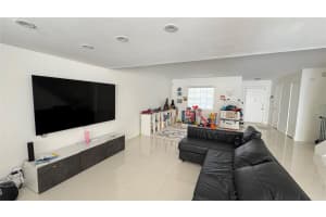 916 NE 27th Ave, Hallandale Beach, FL 33009 - MLS#F10534363