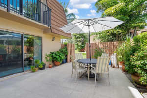 2512 Camelot Ct, Hollywood, FL 33026 - MLS#F10534497