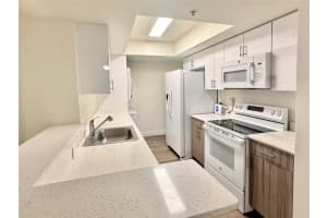 18335 NW 68 Ave 255-201, Hialeah, FL 33015 - MLS#F10534611