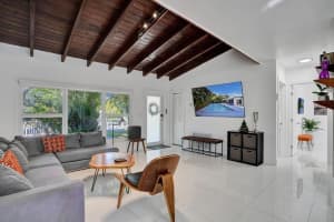 1050 Ne 150th St, Miami 1050 Ne 150th St, Miami