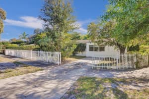 1050 NE 150th St, Miami, FL 33161 - MLS#F10534689