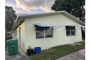 240 SW 1st Ave, Dania Beach, FL 33004 - MLS#F10534726