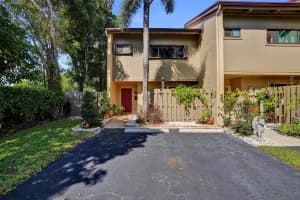 81 17th Court, Fort Lauderdale, FL 33305 - MLS#F10534742