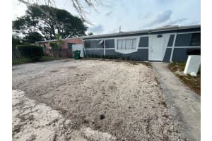 1011 Nw 195th St, Miami Gardens