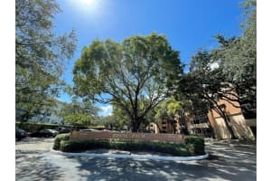 6800 W Cypress Rd 310, Plantation, FL 33317 - MLS#F10535139