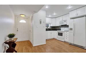 681 S Hollybrook Dr 203, Pembroke Pines