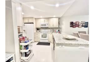 3800 Oaks Clubhouse Dr 311, Pompano Beach, FL 33069 - MLS#F10535533