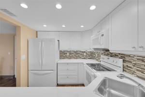 3002 NE 5th Ter 102-B, Wilton Manors, FL 33334 - MLS#F10535561