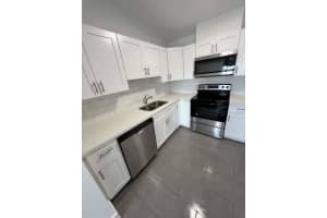 MLS# F10535636, Hollywood, Florida 33021