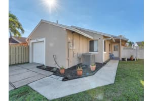 1160 SW 110th Ave, Pembroke Pines, FL 33025 - MLS#F10535639