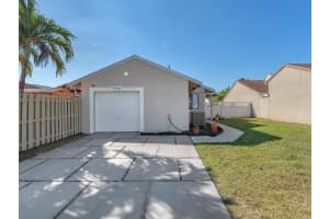 1160 SW 110th Ave, Pembroke Pines, FL 33025 - MLS#F10535639