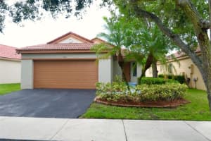 1466 Mira Vista Cir, Weston