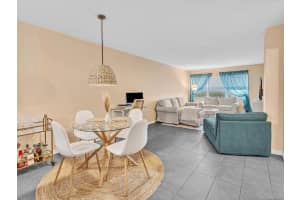 2555 11th Street, Fort Lauderdale, FL 33304 - MLS#F10535814