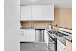 2555 NE 11th St 610, Fort Lauderdale, FL 33304 - MLS#F10535814