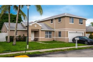 4060 SW 70th Ter, Davie, FL 33314 - MLS#F10535967